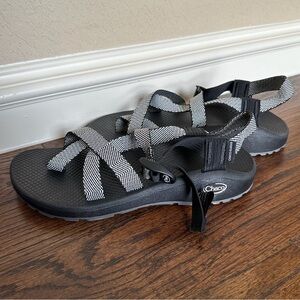 women’s chaco sandals - (10W)